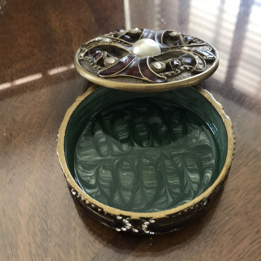 Dresser Box/Container - Picture 2 of 4